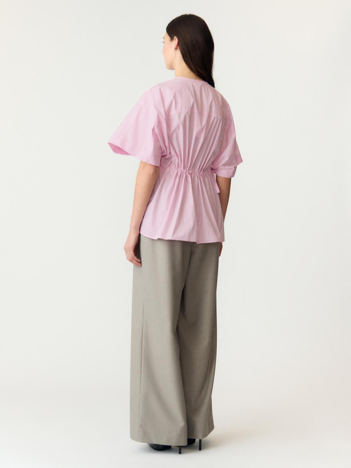 model_shot-front_full